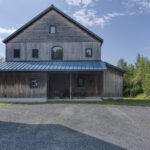 maison écoénergétique avec terrain boisé et étang privé