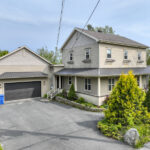 Grande maison rénovée à vendre à Beaulac-Garthby | Proche du Lac Aylmer, garage double et immense terrain